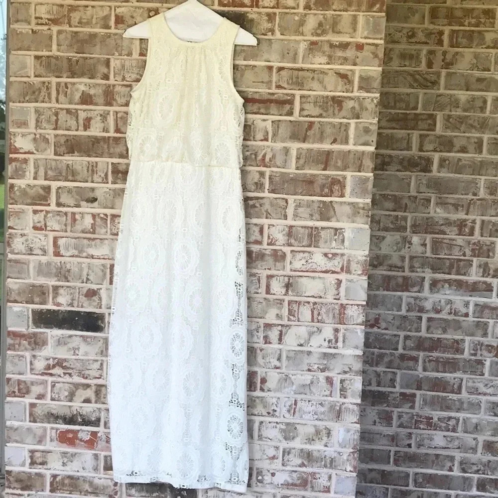 Dressbarn‎ Cream Lace Sleeveless Maxi Dress
